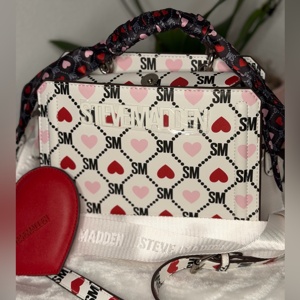 Steve Madden Valentine’s Day Hearts white crossbody purse bevelyn handbag - Picture 2 of 12